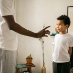 Disciplinarea copiilor mici. Sfaturi de parenting utile cand nu te descurci cu micutul tau
